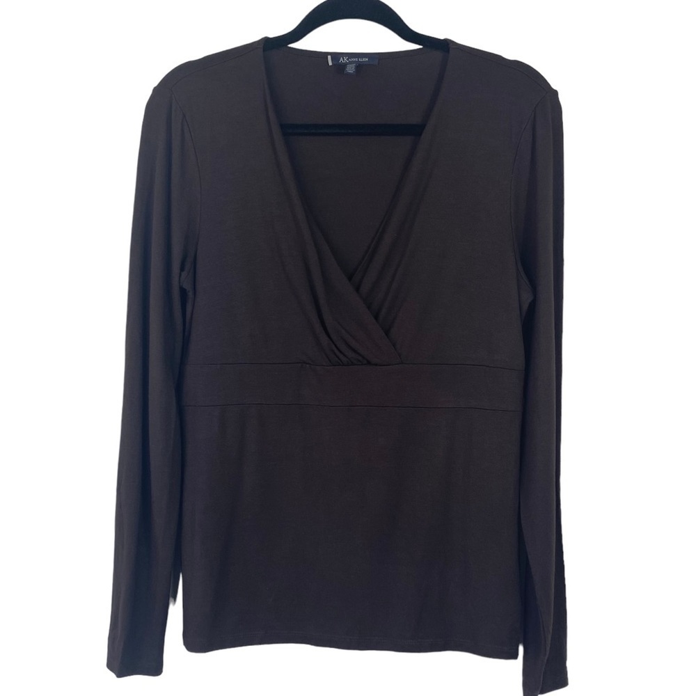 AK Anne Klein Women’s Dark Chocolate Brown Ultra-Soft V-Neck Top, EUC, Size M